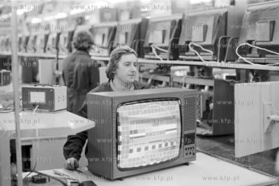 Linia produkcyjna w Gdańskich Zakładach Elektronicznych...