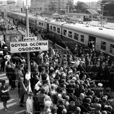 Uroczystośc na peronie dworca kolejowego Gdynia Główna...