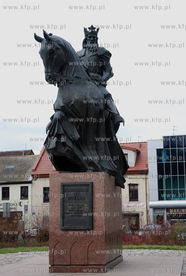 Bydgoszcz. Pomnik Kazimierza III Wielkiego przy Walach...