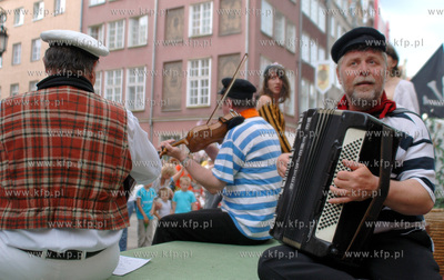 Baltic Sail 2008. Parada zeglarzy ulica Dluga w Gdansku.
11.07.2008
Fot....