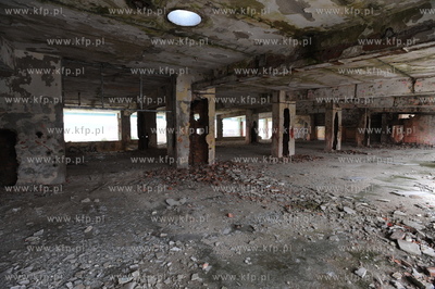 Nadole nad Jeziorem Zarnowieckim. Ruiny ogromnego Hotelu...