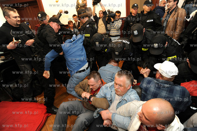 Szczecin. 13 zwiazkowcow z Sierpnia 80 okupowalo  ...