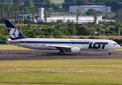Gdansk, Rebiechowo. Nz. Boeing 767-300ER linii LOT...