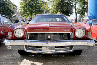 Trojmiejskie Targi Motoryzacyjne w halach wystawienniczych...