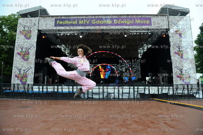 Gdansk. Plac Zebran Ludowych. Festiwal MTV Gdansk Dzwiga...