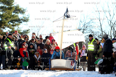 Druga edycja Crezy slide - Zjazdu na byle czym, odbywajaca...