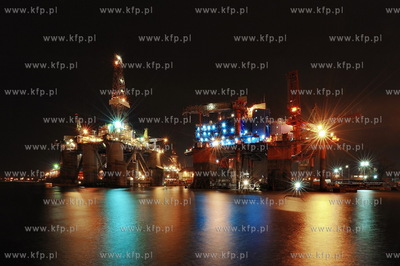 Gdansk, Port Gdanski. Platformy wiertnicze w Gdanskiej...