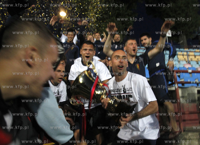 Szczecin. Szczecinscy kibice swietuja na stadionie...