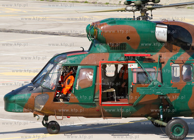 W Gdyni Babich Dolach zalogi smiglowcow W-3 z 25 Brygady...