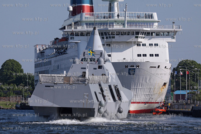 Okret HSwMS Nykoping opuszcza Gdansk. Nowoczesna szwecka...