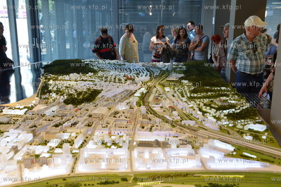 W Śródmieściu Gdyni został otwarty InfoBox, nietypowa...