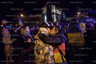 Lwow, Ukraina NZ Calujaca sie para. Demonstracje antyrzadowe...