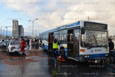 Gdynia. Molo Poludniowe. Pokaz ratownictwa medycznego...