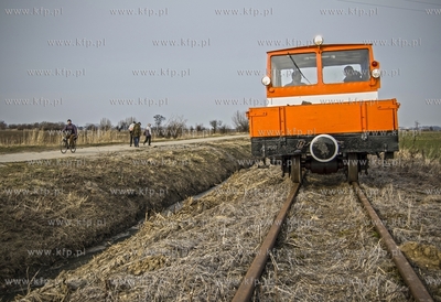Zuławska Kolej Dojazdowa. Przejazd drezyna motorowa...