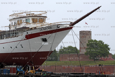 Transport kadluba do portu wewnetrzego w Gdansku szkolnego...