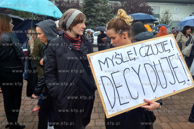 Ogólnopolski strajk kobiet w Gdyni na Skwerze Kościuszki....