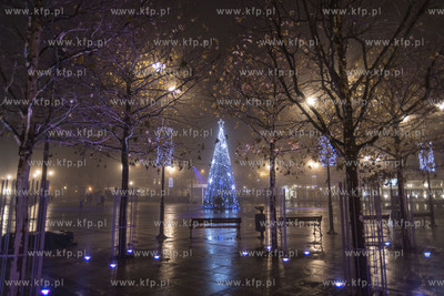 Sopot. Iluminacje świetlne na Placu Przyjaciół Sopotu.
21.12.2018
fot....