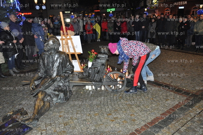 Mieszkańcy Kościerzyny oddali hołd zmarłemu prezydentowi...