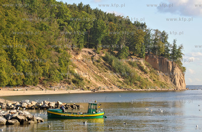 Gdynia, Orlowo. Kuter rybacki ORL-10 wraca z porannego...