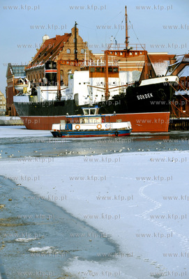 Prom Motlawa kursujacy  pomiedzy Zurawiem, a Centralnym...