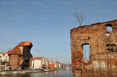 Gdansk. Widok na Zurawia i Rybackie Pobrzeze z Wyspy...