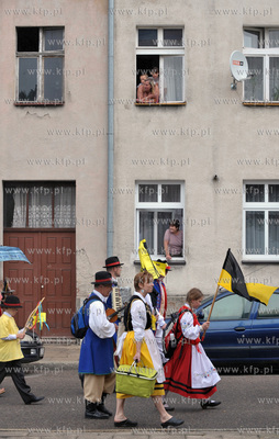 XIII Swiatowy Zjazd Kaszubow w Leborku. Barwny korowod...