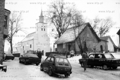 Kosciol w Luzinie na Kaszubach. 14.02.1995 1luty96_m.kosycarz_p8...