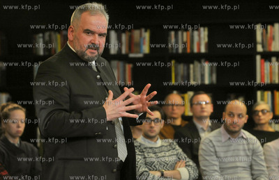 Arena Idei debata w bibliotece Europejskiego Centrum...