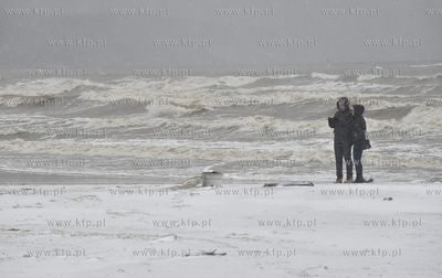 Sopocka plaża podczas snieżycy. 05.01.2017 fot. Maciej...