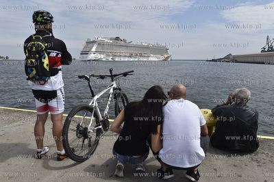 Zawinięcie statku wycieczkowego "Norwegian Getaway"...