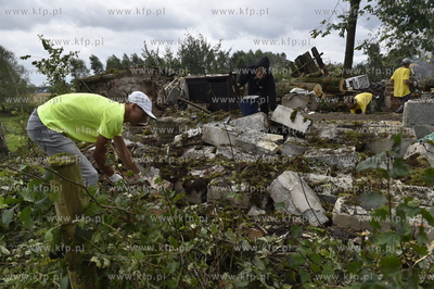 Trzebuń, gmina Dziemiany na Kaszubach. Zabudowania...