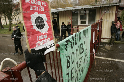 Redzikowo. Demonstracja przeciwko budowie elementow...