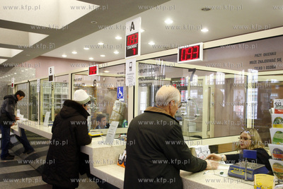 Sopot. Cwiczebna ewakuacja poczty przy ul. Kosciuszki....