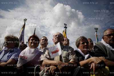 Gdansk. Plac Solidarnosci. Uroczysta msza sw. z okazji...