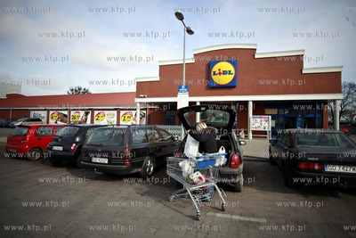 Sklep Lidl przy ul Grunwaldzkiej w Gdańsku Wrzeszczu.
26.02.2012
fot....