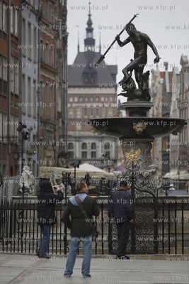 Gdansk. Dlugi Targ. Powrot posągu rzymskiego boga...