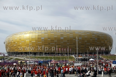 Gdansk Arena. Kibice wchodza na mecz mistrzostw europy...