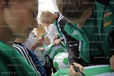 Gdansk Zaspa. Pilkarski turniej dzikich druzyn Do przerwy...