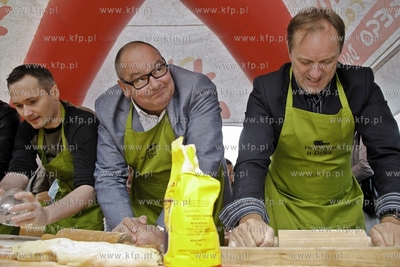 XI Gdanskie Swieto Pieroga na Targu Weglowym. Zawody...