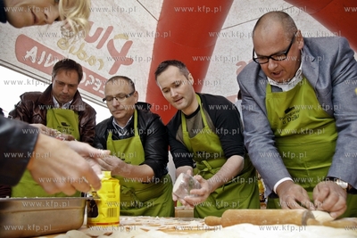 XI Gdanskie Swieto Pieroga na Targu Weglowym. Zawody...