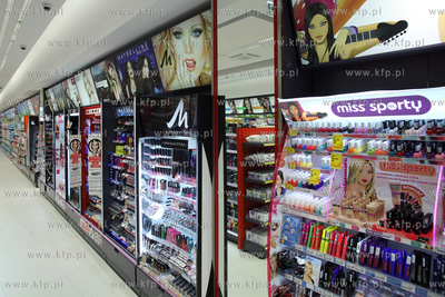 Otwarcie sklepow H&M i Rossmann na ul. Bohaterow Monte...
