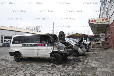 Spalone auto firmy zajmujacej sie przewozem osob Fluotaxi...