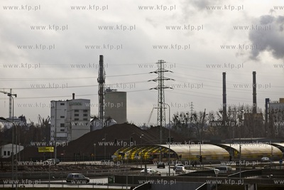 Z terenów fabryki Pollytag w Gdańsku Letnicy znika...