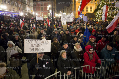 Długi Targ w Gdańsku. Demonstracja Komitetu Obrony...