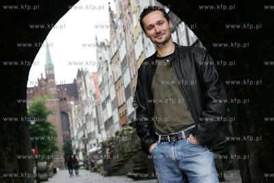 Jaroslaw Walesa w bramie przy ulicy Mariackiej w Gdansku....