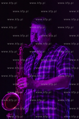 Festiwal Świat Mało Znany. Koncert zespołu Caritas...