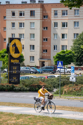 Nowy Dwór Gdański. Szyld sieci sklepów Netto. 16.06.2023...