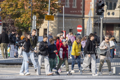 Wstępne otwarcie naziemnego przejścia dla pieszych...