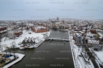 Zimowa panorama Gdańska. Widok z okolicy Mostu Wapienniczego....