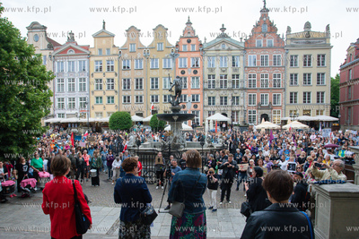 Gdańsk, okolice Dworu Artusa. Ani Jednej Więcej!...
